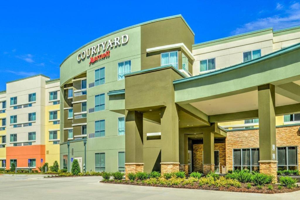 Courtyard Lake Charles Dış mekan fotoğraf