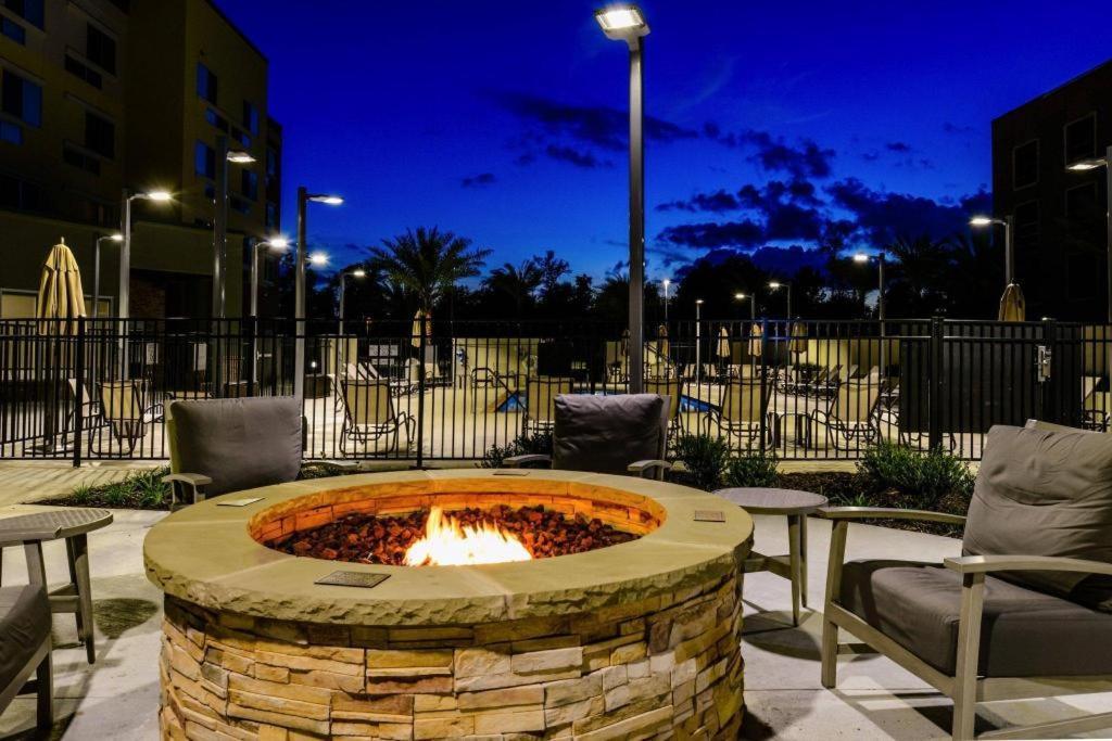 Courtyard Lake Charles Dış mekan fotoğraf